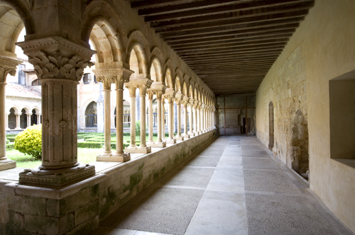 Panda sur del claustro de San Andrés del Arroyo